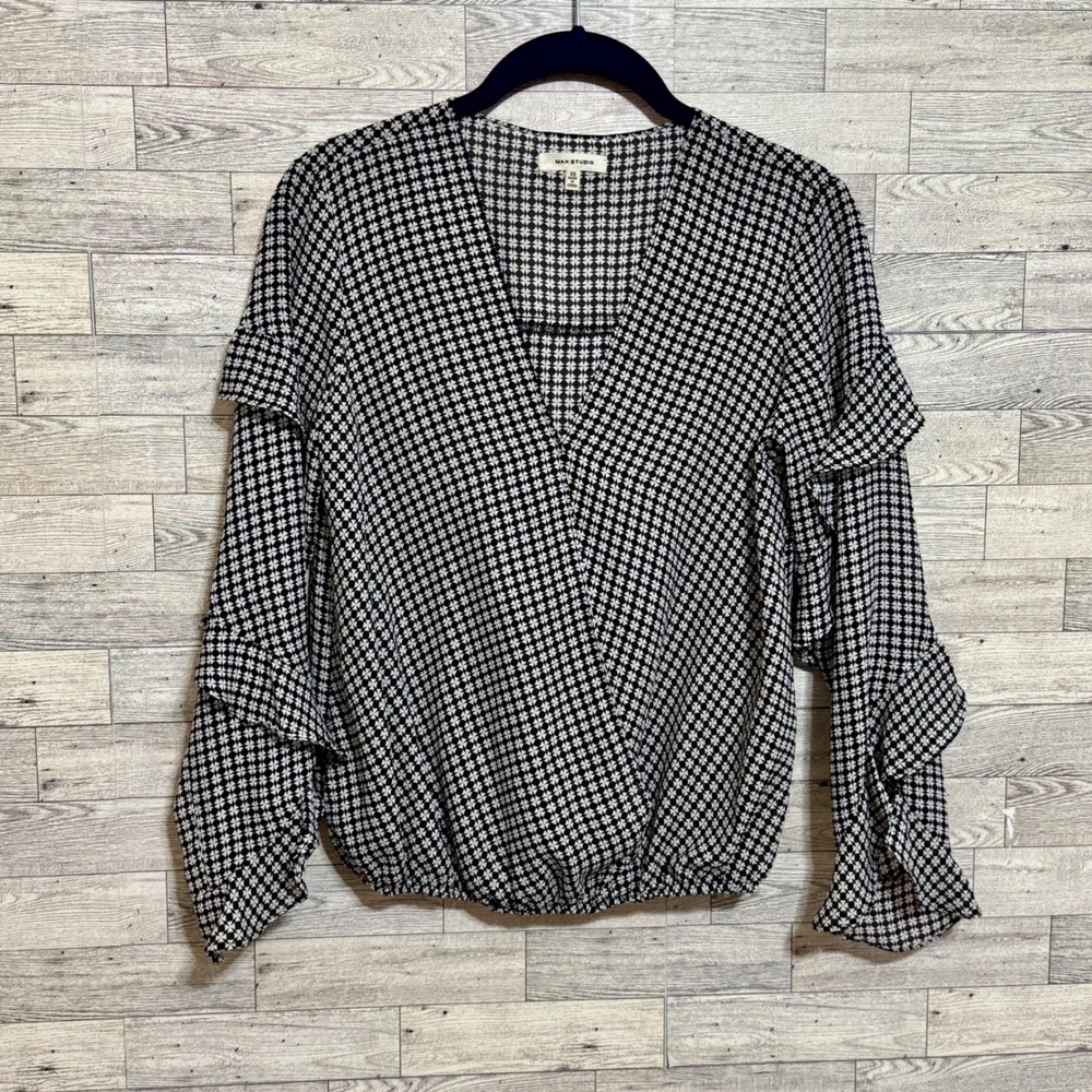 Max Studio Sz-XS Black White Geometric Ruffle Sleeve V Neck Blouse Top Faux Wrap